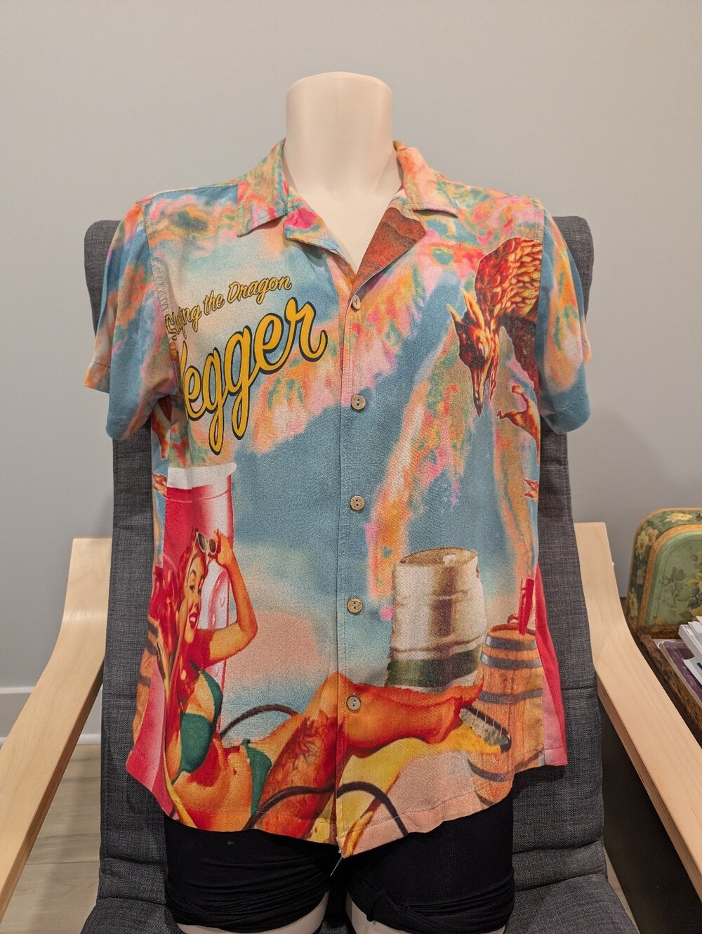 Vintage-Style Tropical Print Button-Up Shirt in Multicolor